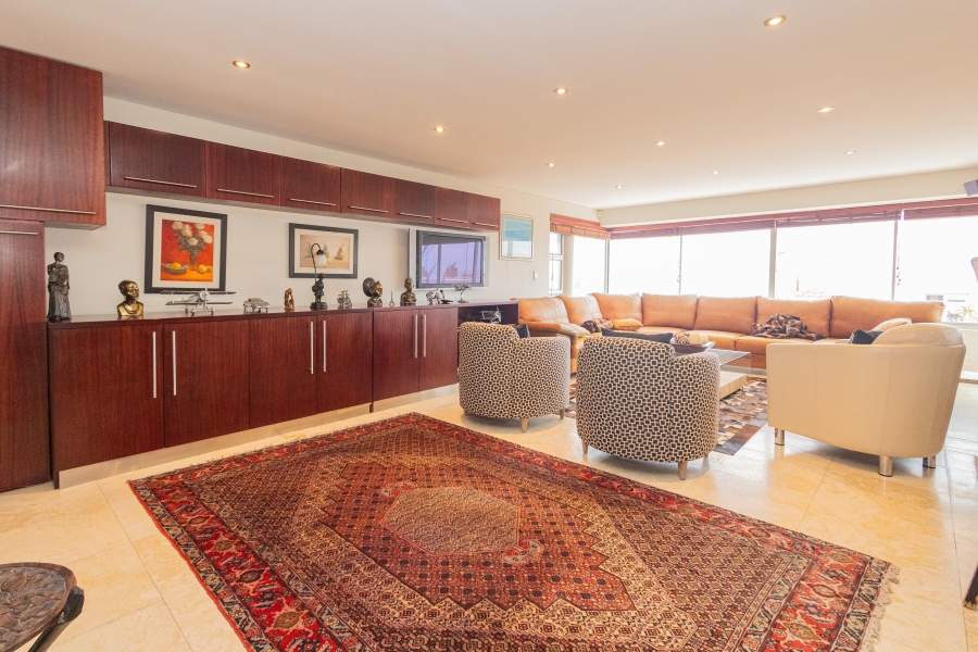 6 Bedroom Property for Sale in Bloubergstrand Western Cape